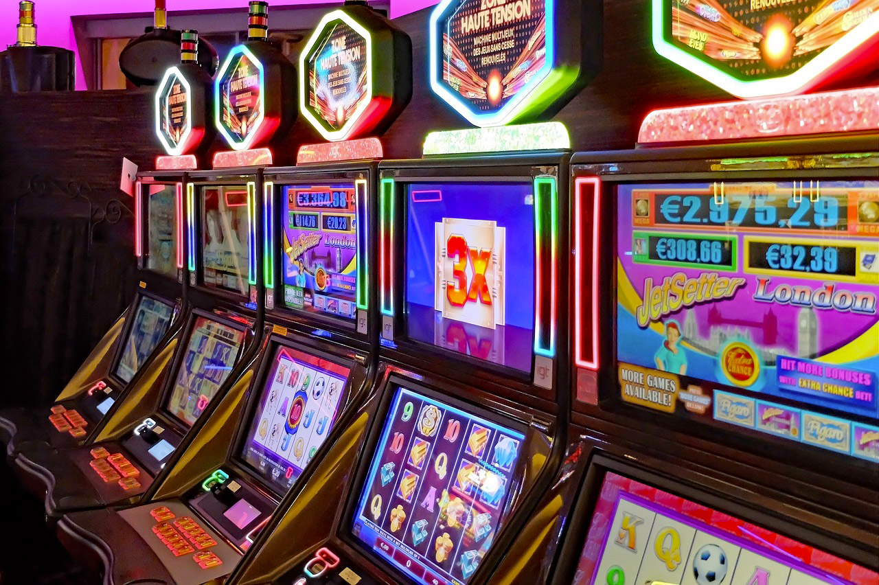machine à rouleaux video dans un casino